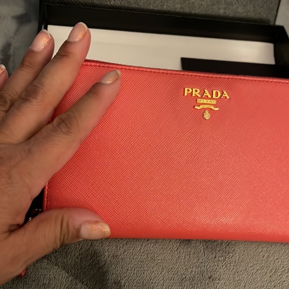 Prada Saffiano zippy long wallet excellent condition Preloved - Picture 4 of 15
